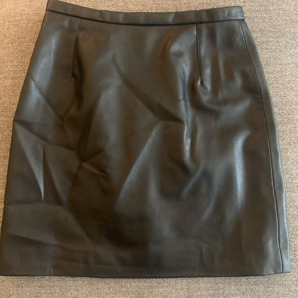 H&M black pleather skirt